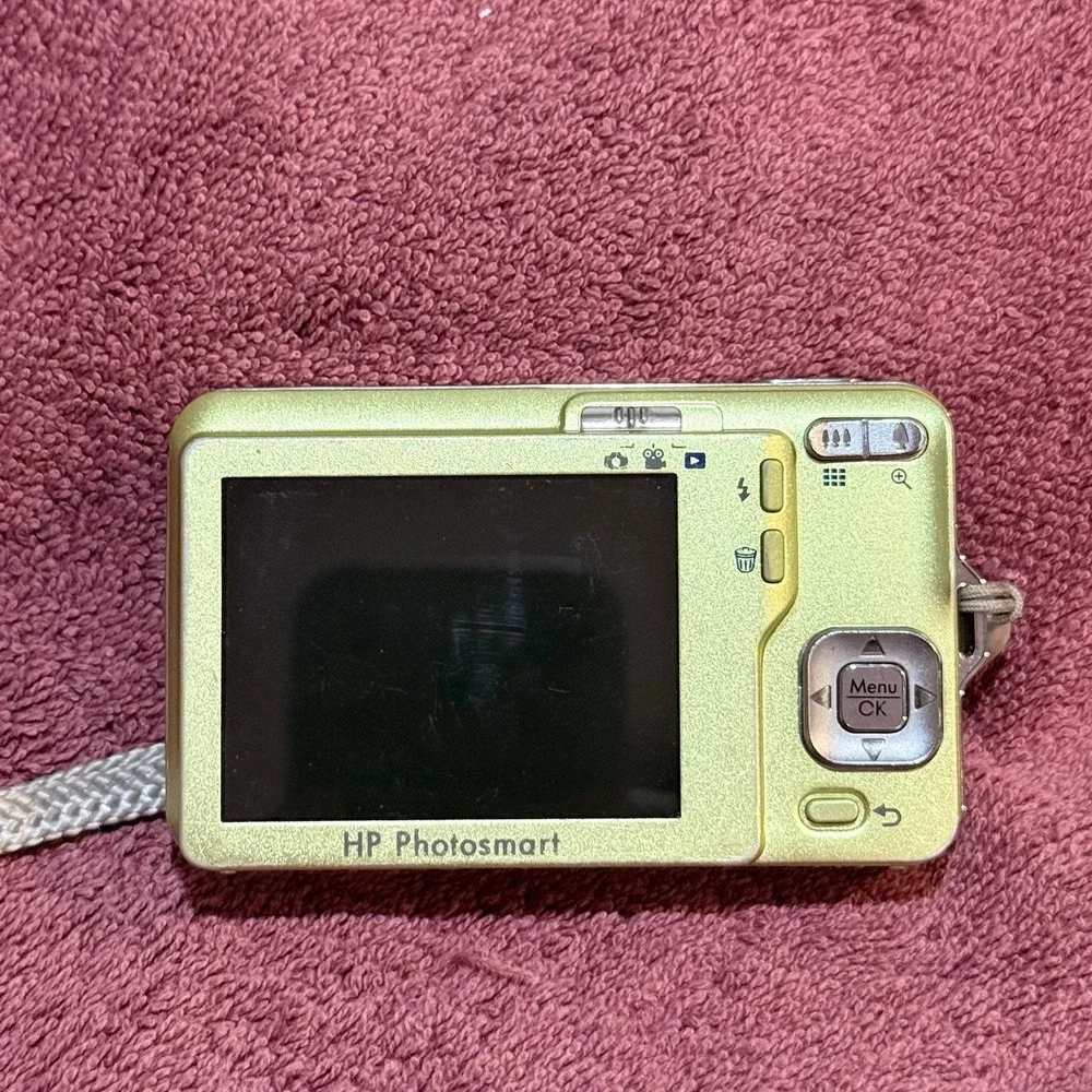 HP photosmart r742